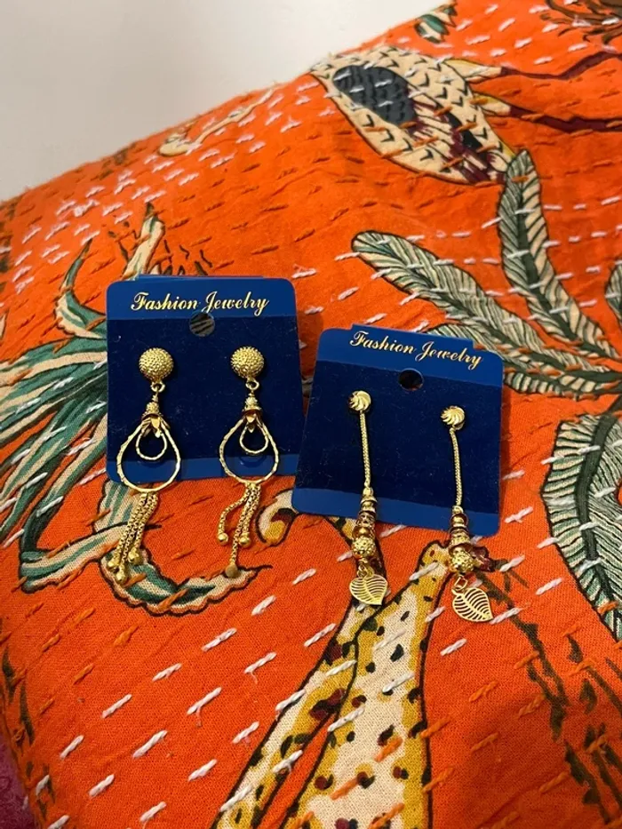 Lot de deux paires de boucles d’oreilles originales et élégantes