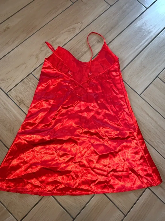 Nuisette satin rouge - photo numéro 2