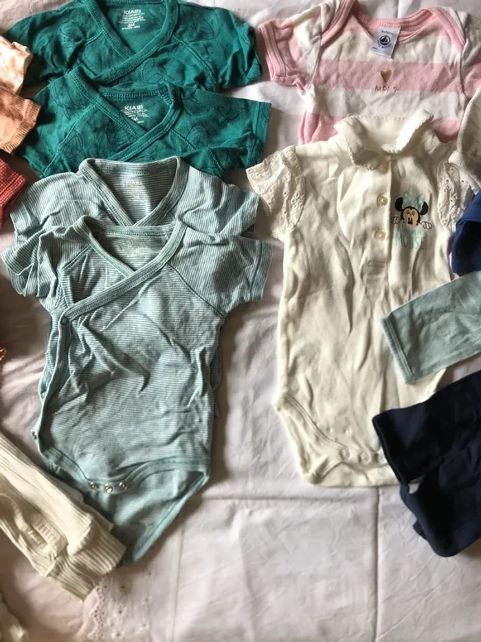 Lot body et pyjamas - photo numéro 3