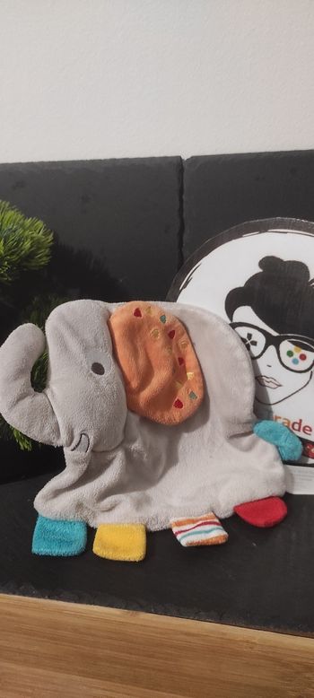 Simba toys nicotoy doudou éléphant gris plat orange bleu rouge jaune Triangles