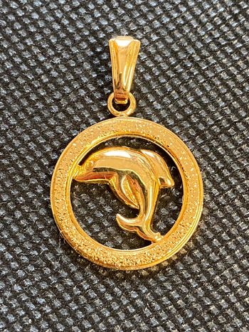 Beau pendentif « dauphin » en plaqué or TBE