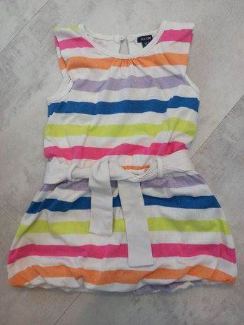 Robe colorée sans manches