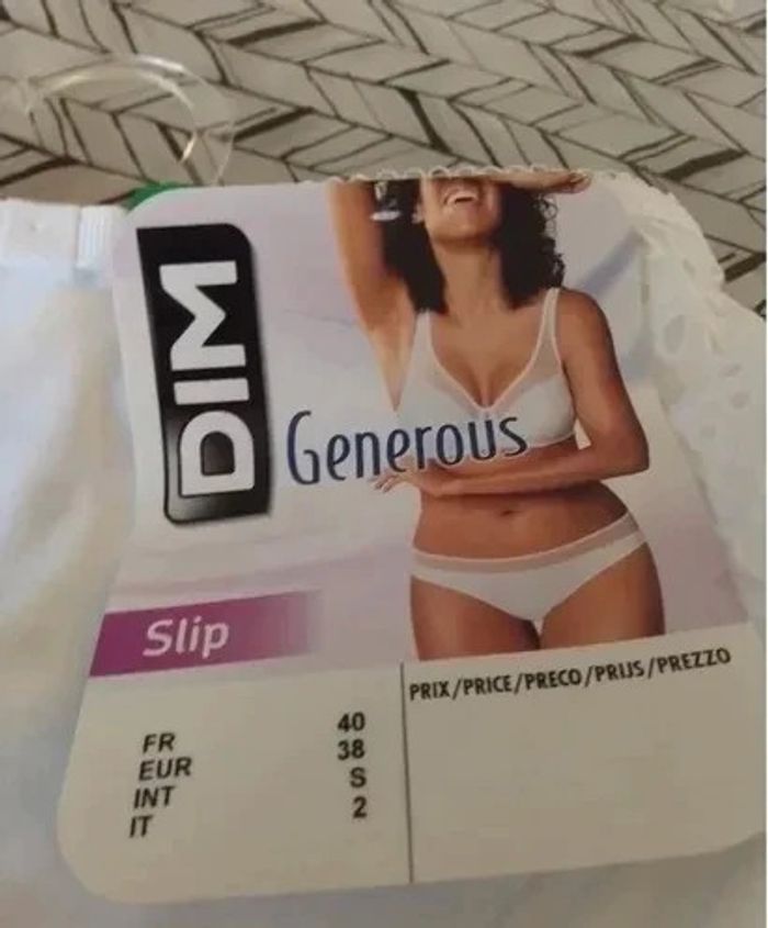 Culotte femme microfibre broderie blanc Dim Generous taille 40 Neuf avec son étiquette - photo numéro 3