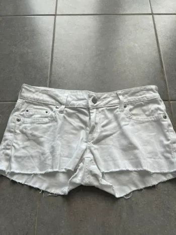 Short jeans