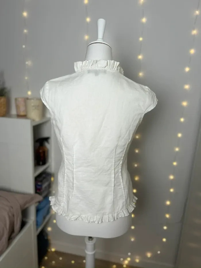 haut chemisier blanc sans manches à volants et broderie florale noire - photo numéro 3