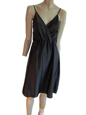 robe courte tissu satiné bretelles réglables marque made in italy