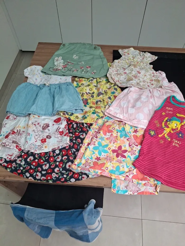 Lot de 8 robes été 18 mois fille