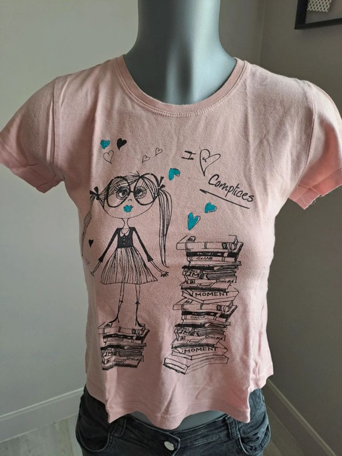 Tee-shirt style crop top