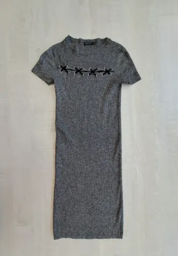 Robe pull Bershka - taille S - Côtelée - Laçage poitrine décolleté