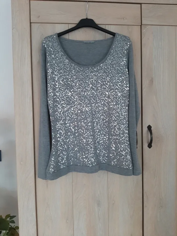 haut pailleté gris clair manche unie