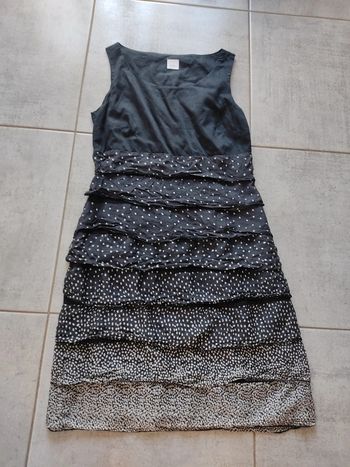 Robe sans manches sobre