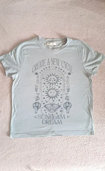 T-shirt manche courte /  T-shirt astral /  T-shirt pull & bear
