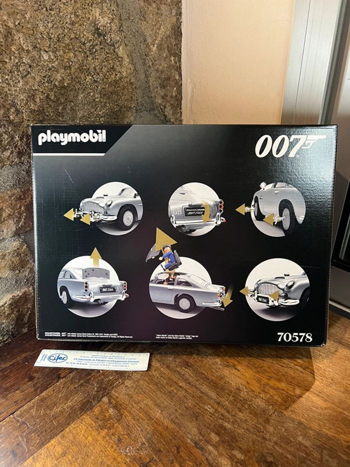Voiture James Bond 007 Aston Martin DB5 Playmobil dans le film Goldfinger 1964 - photo numéro 3