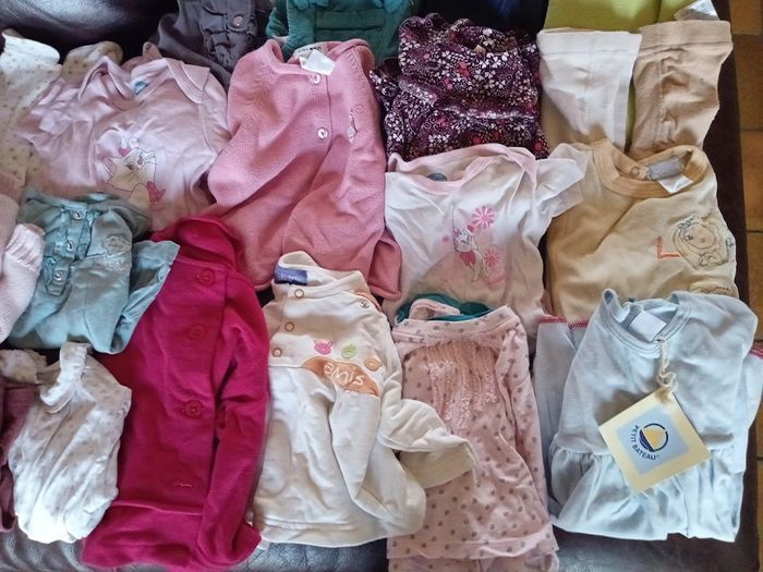Lot 31 vêtements Fille - 6 mois - photo numéro 4