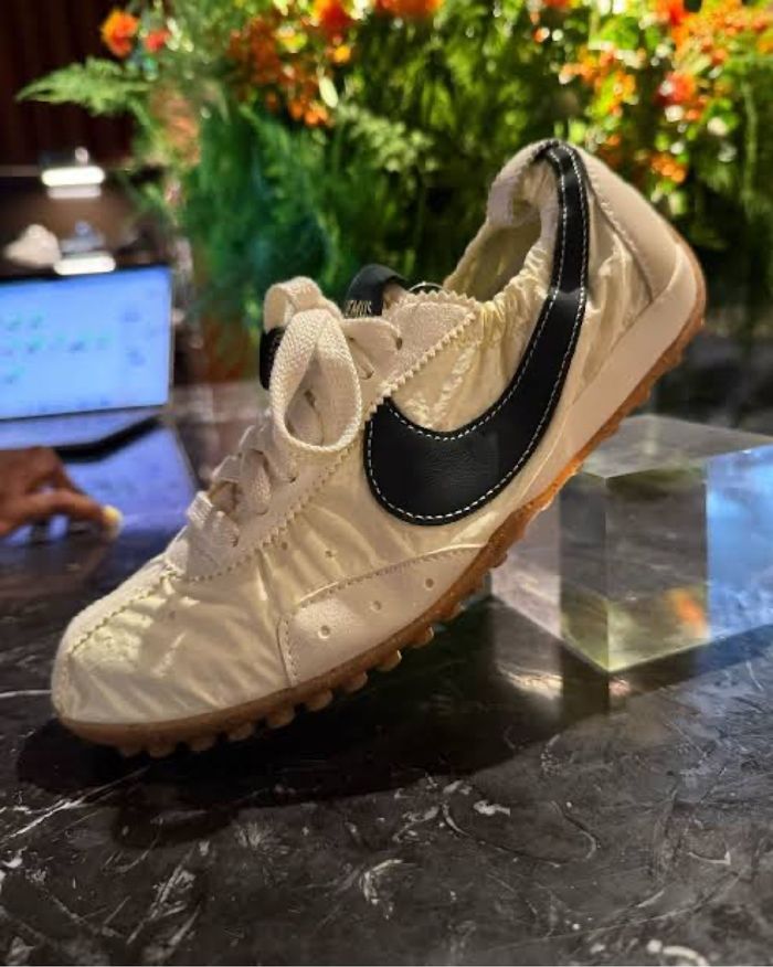 Moon Shoe Jacquemus x Nike - Pale Yellow - photo numéro 8