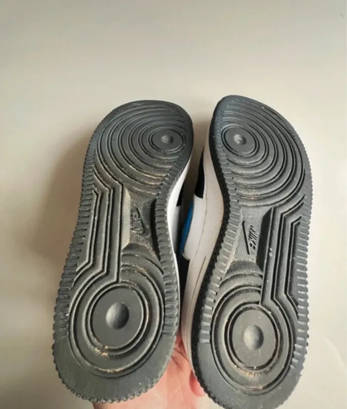 Nike air taille 35,5 pour enfant - photo numéro 5