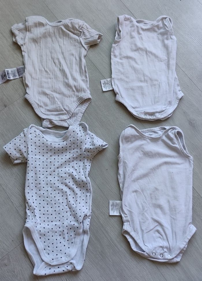 Lot de 4 body + lot de 5 grenouillères