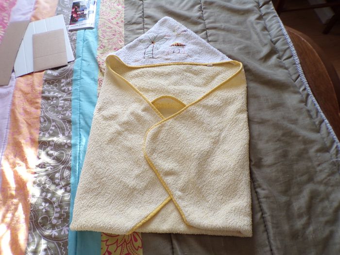 Sortie de bain jaune et blanche - photo numéro 2