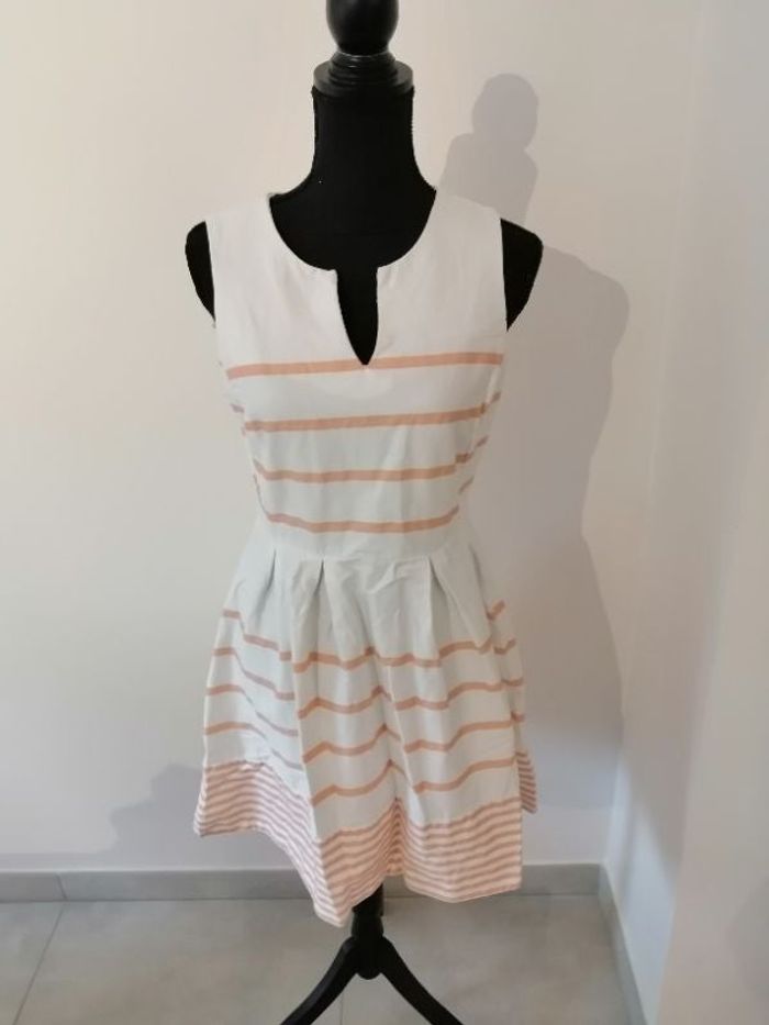 Jolie robe blanche et rose taille 42