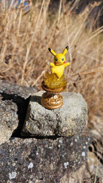 Super figurine Pokemon pikachu