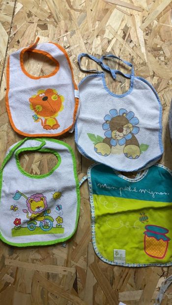 Lot bavoirs et lange