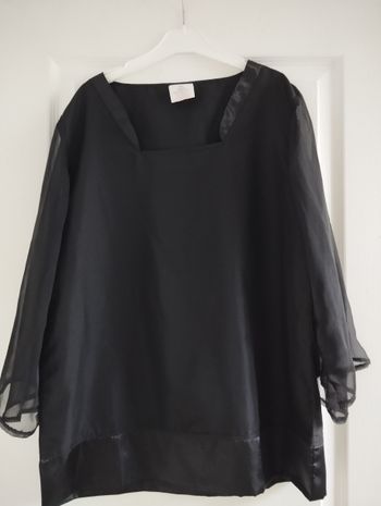 Haut noir chic