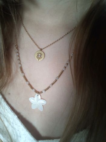 Collier double fleur nacrée et  médaillon œil
