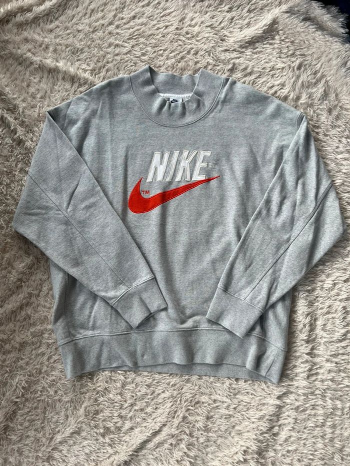 Pull Nike gris