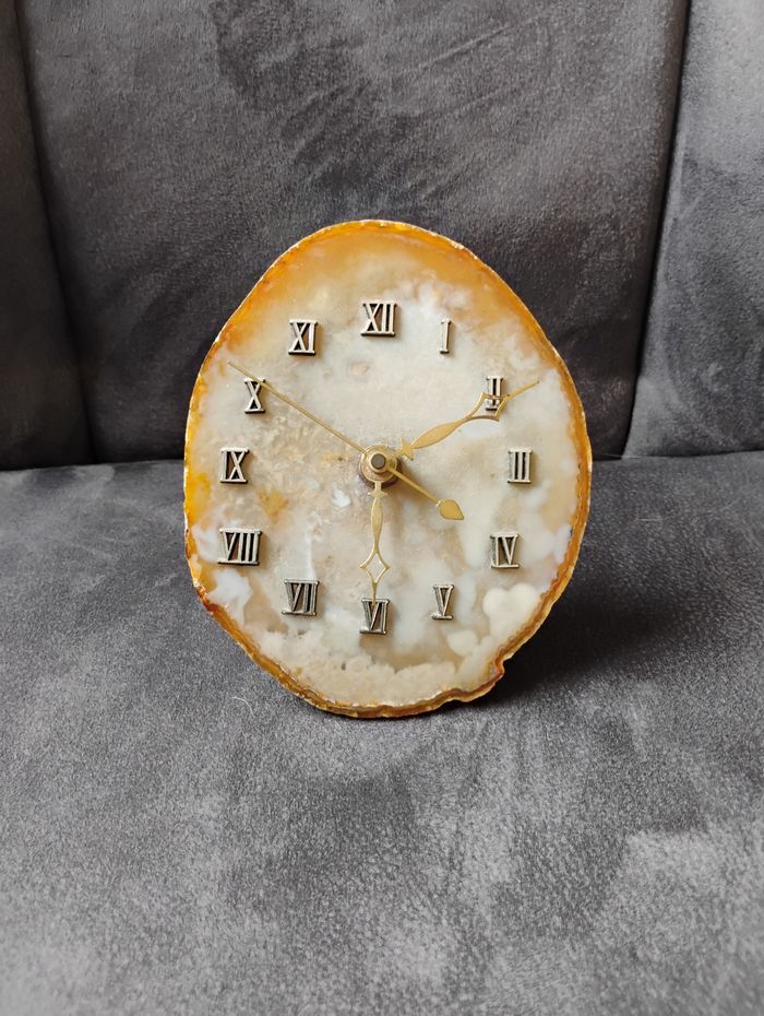Petite horloge en Agathe