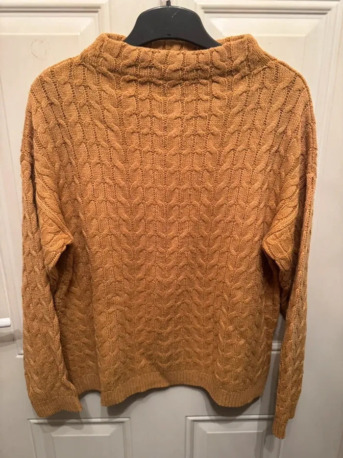 Pull Marque Mango taille M couleur moutarde