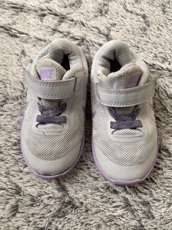 Baskets Nike évolution - taille 22 - photo numéro 2