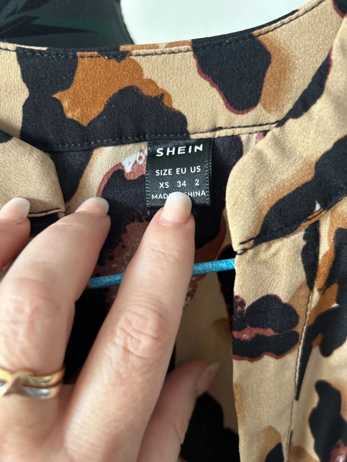 Robe fluide imprimée style léopard - photo numéro 3