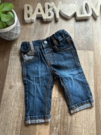 - Jeans Kiabi    - 3 mois  - Très bon état