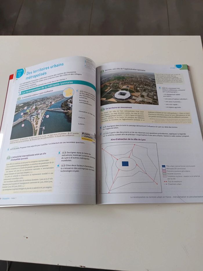 Cahier activité histoire géo EMC 1er bac pro - photo numéro 2