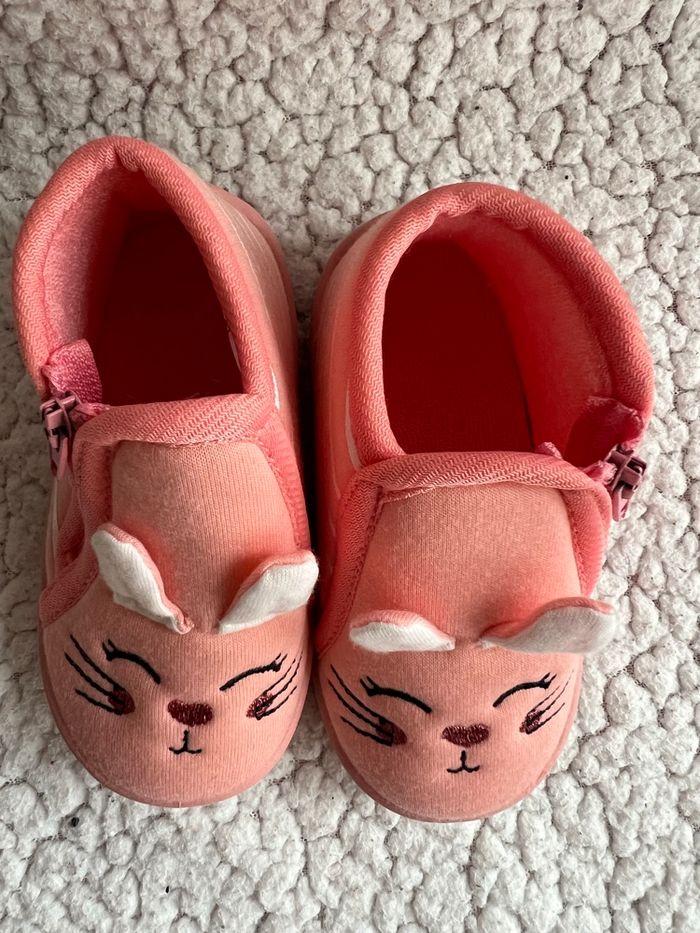 Chaussons roses motifs lapins taille 20 - photo numéro 2