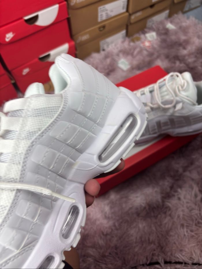 Airmax 95 neuve triple White taille 38 - photo numéro 5