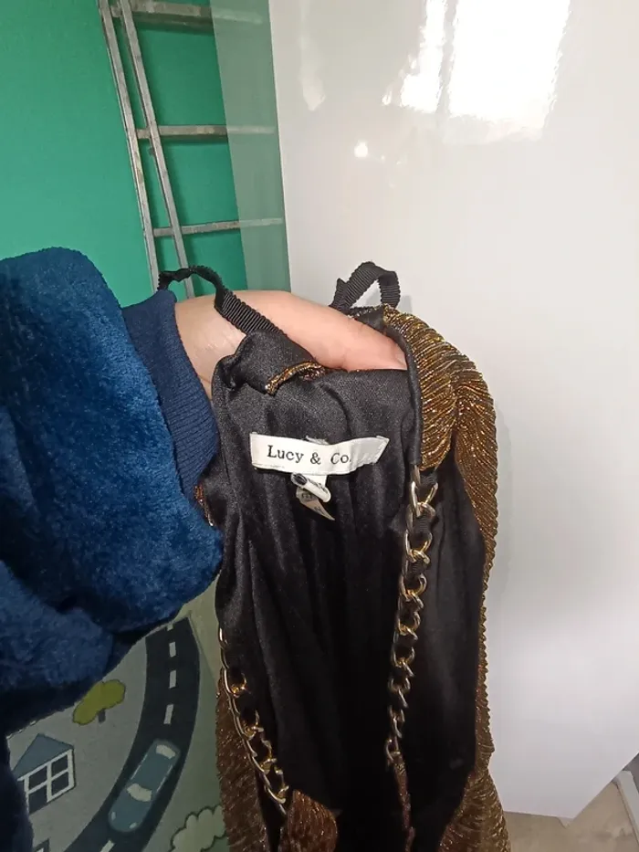 Robe sans manches noir et doré avec élastique noir taille M - photo numéro 5