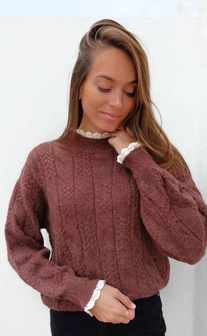 🌟 Pull marron avec col blanc en dentelle - photo numéro 3