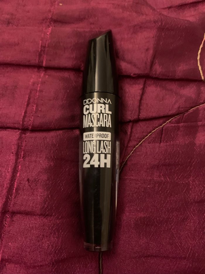 Mascara noir - photo numéro 2