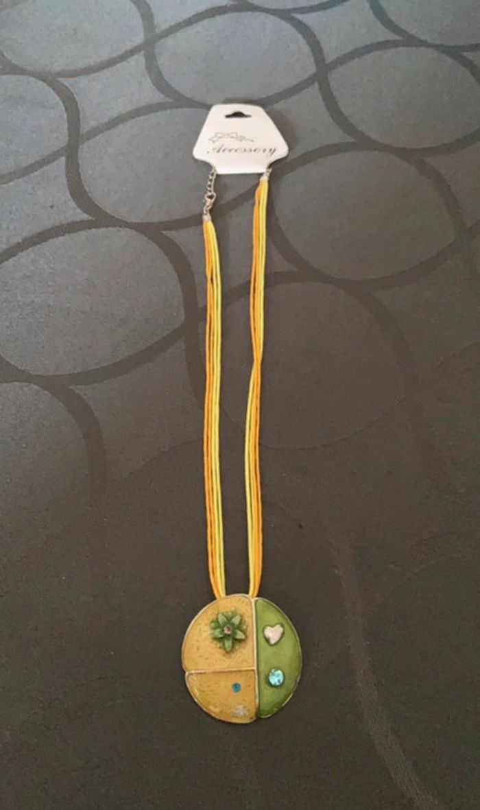 Collier fantaisie femme vert orange et jaune - photo numéro 2
