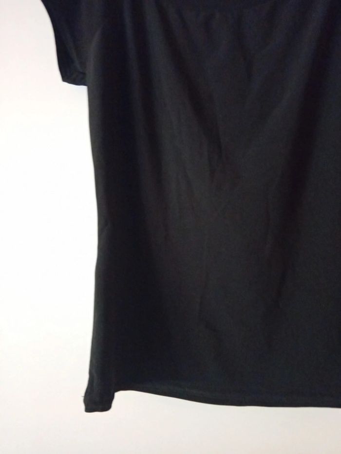 Joli Tee-shirt noir. - photo numéro 11