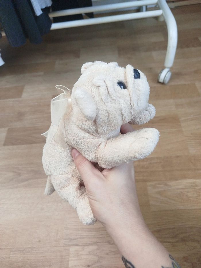 Peluche chiot avec nœud papillon dos - photo numéro 4