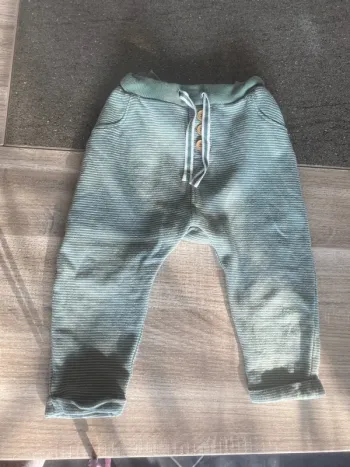Legging vert rayé blanc (18 mois)