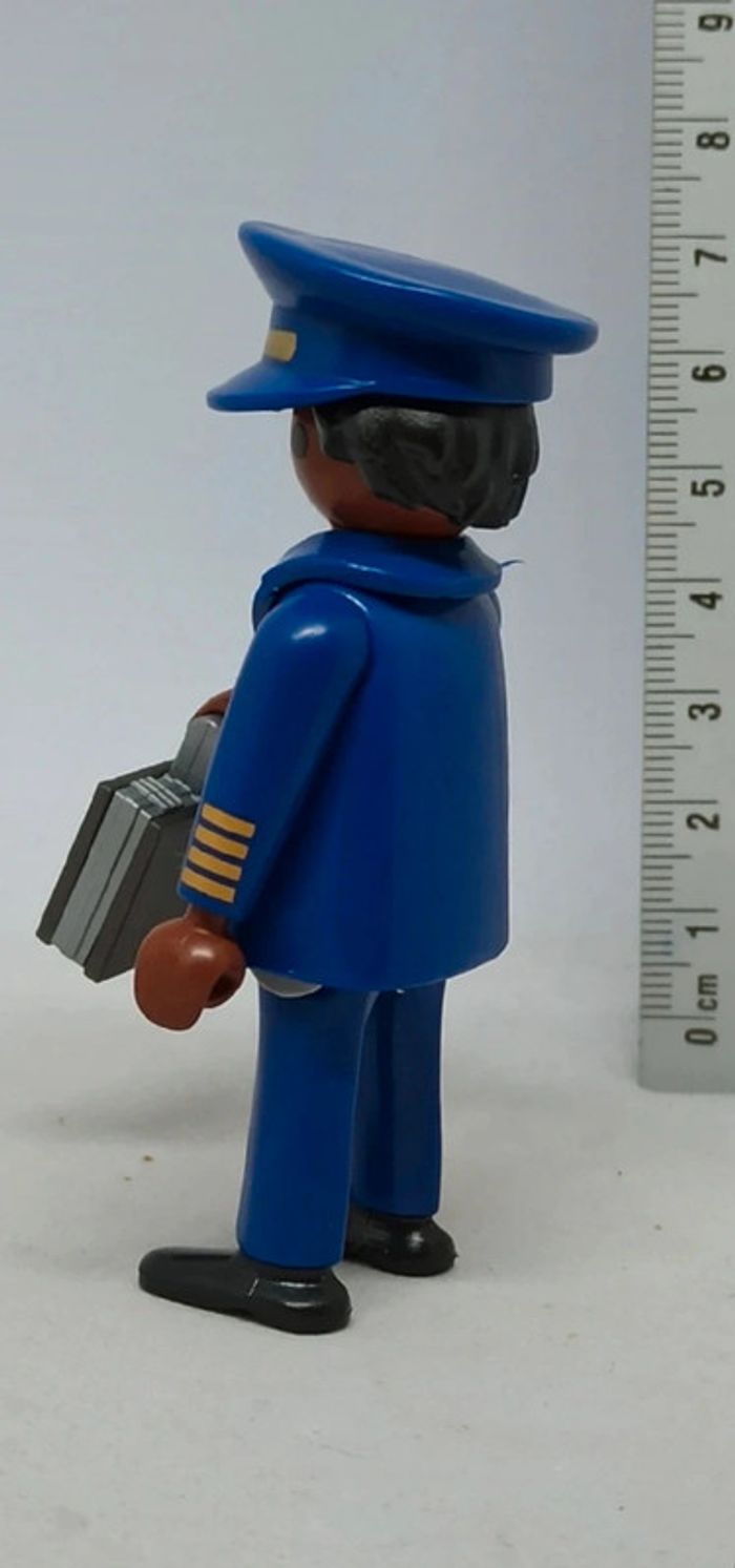 Homme commandant de bord avec mallette playmobil - photo numéro 2