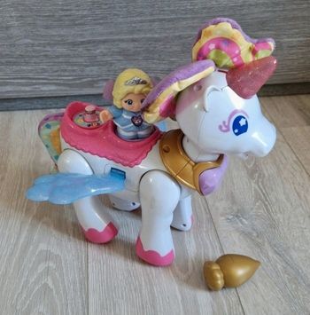 Licorne musicale  et lumineuse vtech tut tut copains avec sa carotte et son personnage musical comme neuve