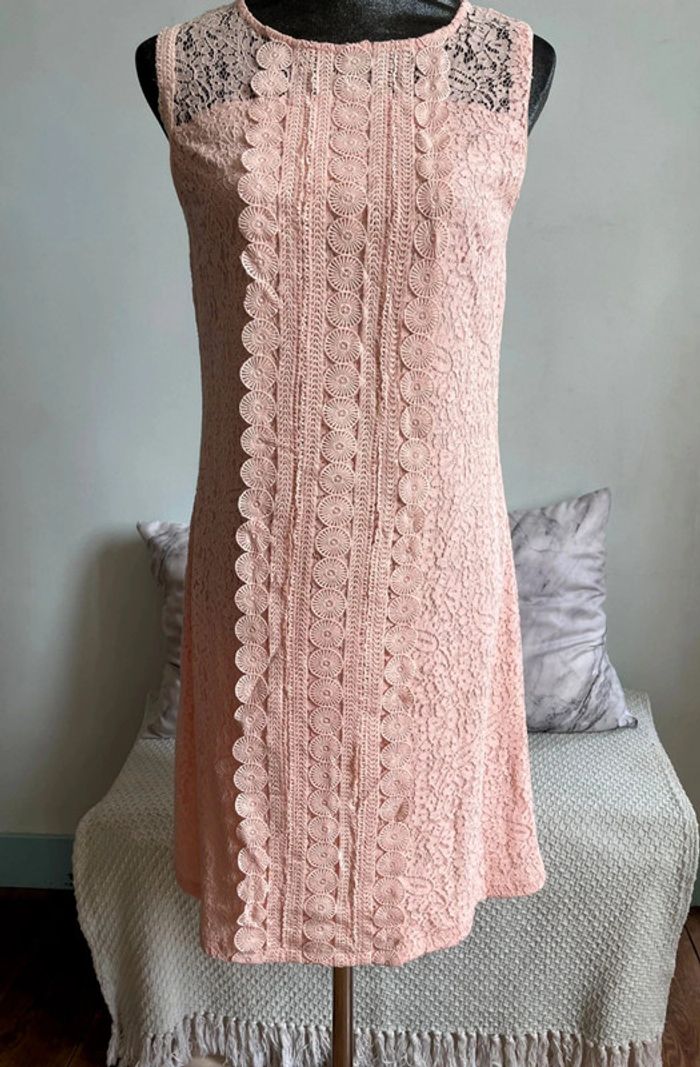 Robe en dentelle entièrement doublée Javier Simorra.