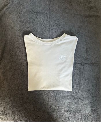 Tee shirt Nike Beige – Taille M – état impeccable – convient pour une style simple