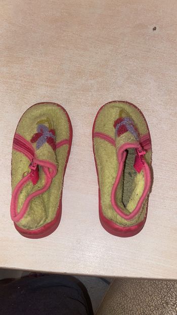 Chaussons verts et rose