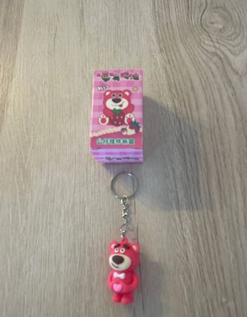 Magnifique porte clé neuf ours Lotso Toy Story