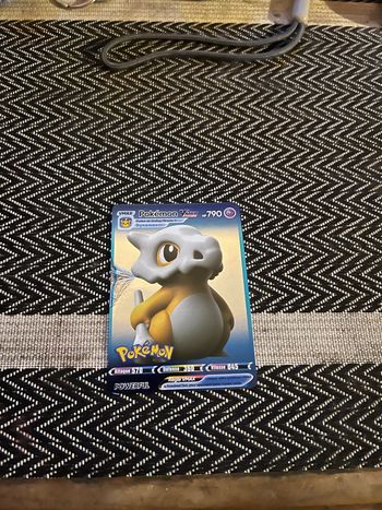 Carte Pokémon très rare état moyen 